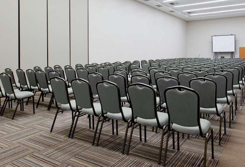 ホテル Golden Tulip Sao Jose Dos Campos