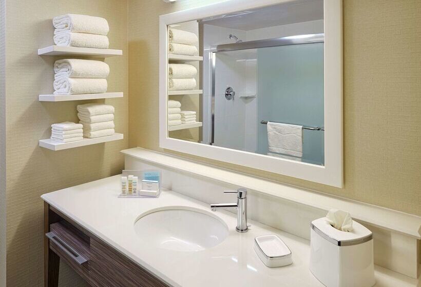 فندق Hampton Inn By Hilton Timmins