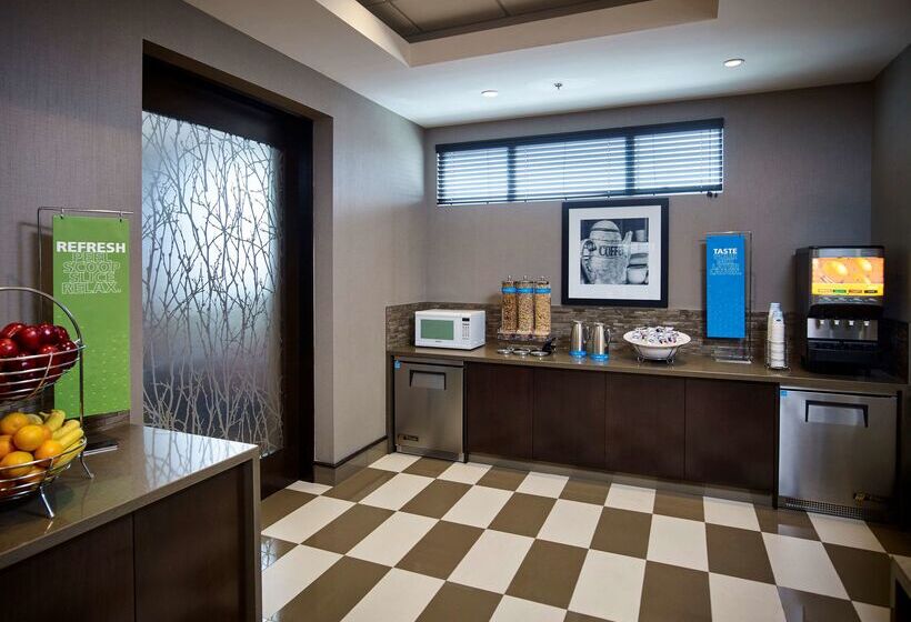 فندق Hampton Inn By Hilton Timmins