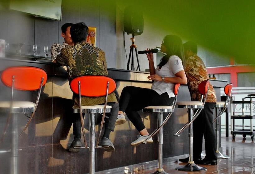 هتل @hom Premiere Cilacap