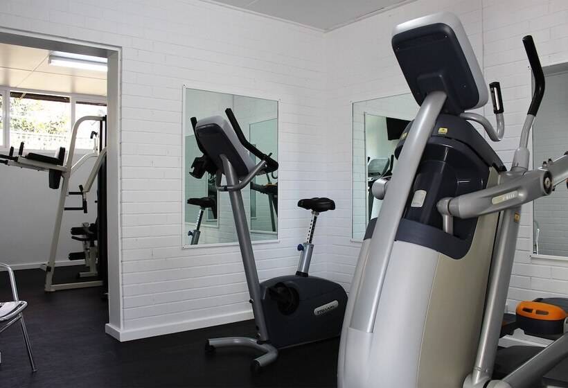 فندق على الطريق The Oriana Orange   Retro Hotel & Resort