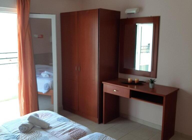 Zefiros Apartments