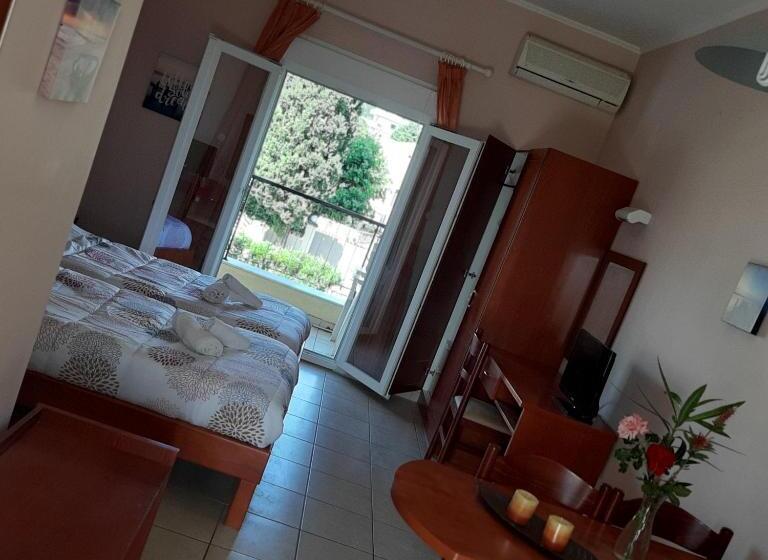 Zefiros Apartments