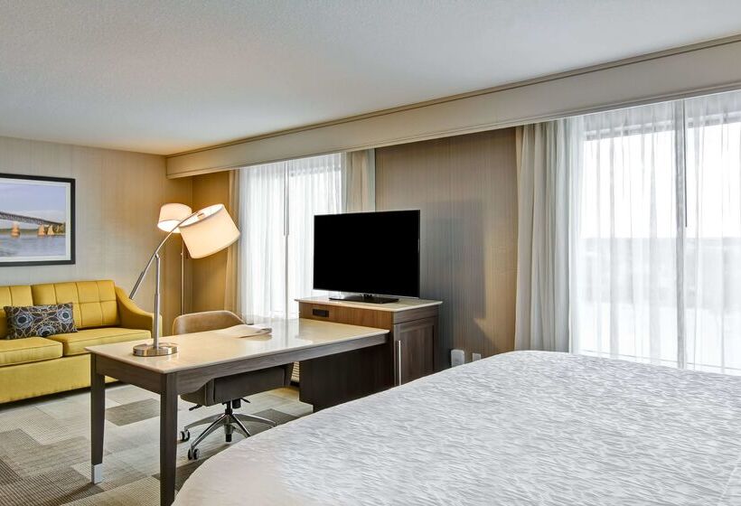 هتل Hampton Inn & Suites By Hilton Saskatoon Airport