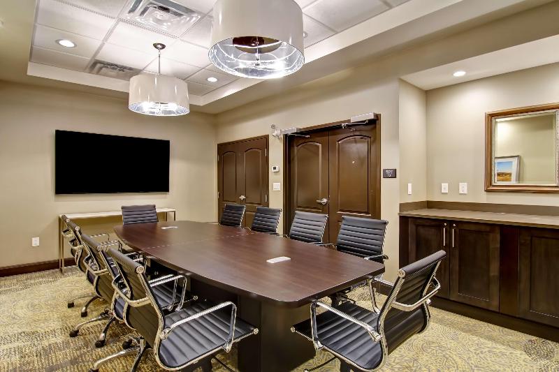 هتل Hampton Inn & Suites By Hilton Saskatoon Airport