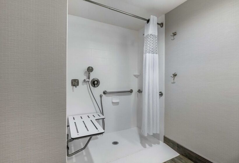 فندق Hampton Inn & Suites Columbus