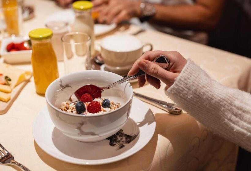 هتل Jagdhaus Monzabon