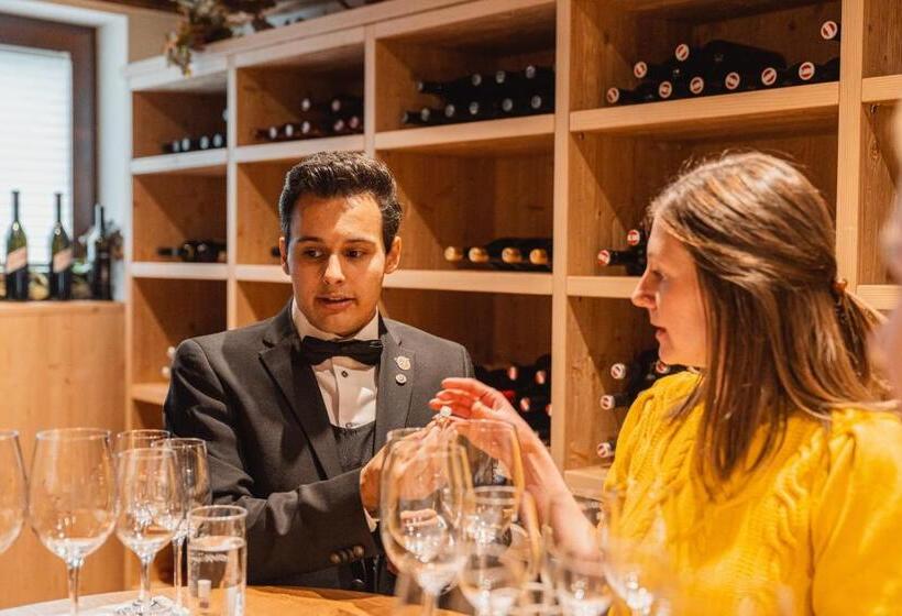 هتل Jagdhaus Monzabon