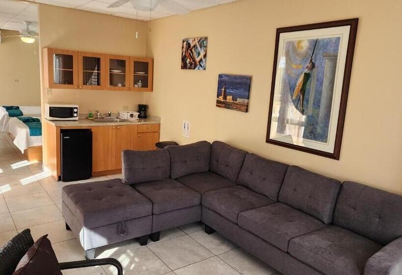 هتل Combate Beach Resort