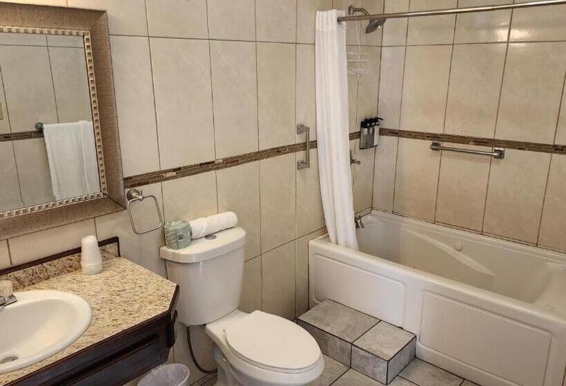 هتل Combate Beach Resort