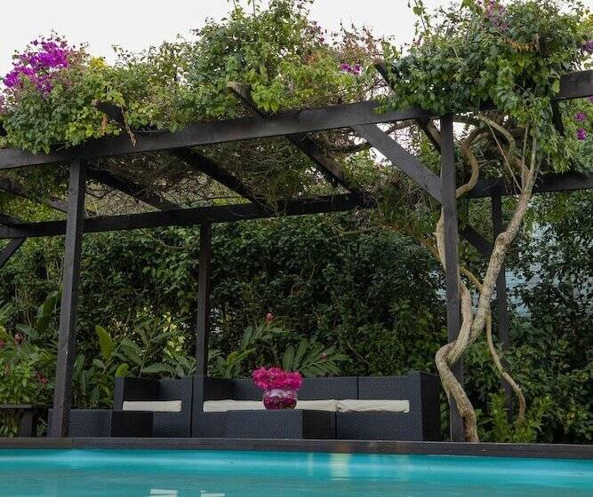 هتل The Samoan Outrigger