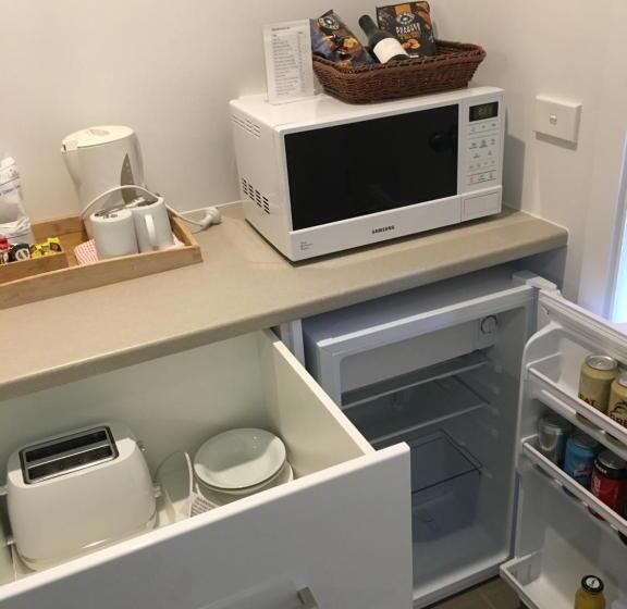 فندق على الطريق New England Motor Lodge