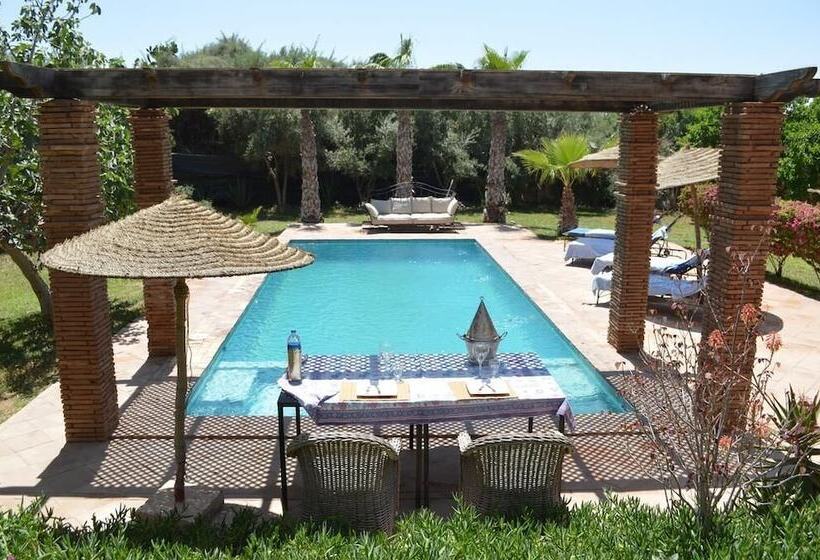 تختخواب و صبحانه Kasbah Gousteau