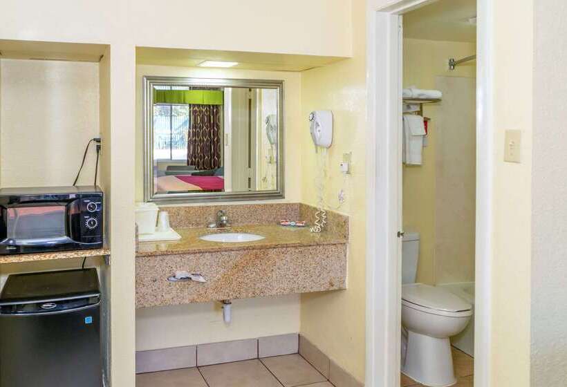 ホテル Econo Lodge Weldon  Roanoke Rapids