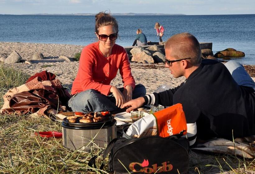 בית מלון כפרי First Camp Ajstrup Strand