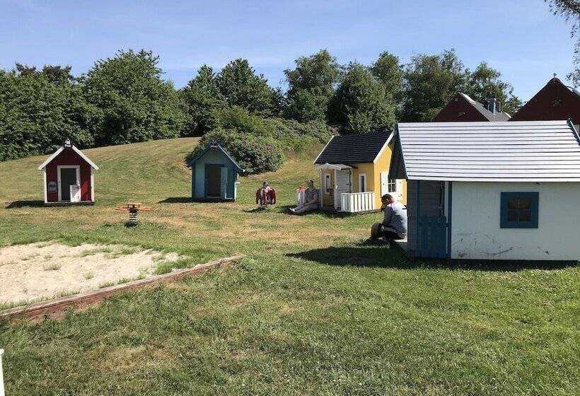 בית מלון כפרי First Camp Ajstrup Strand