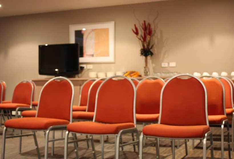 Gladstone Downtown Central Apartment Hotel Official