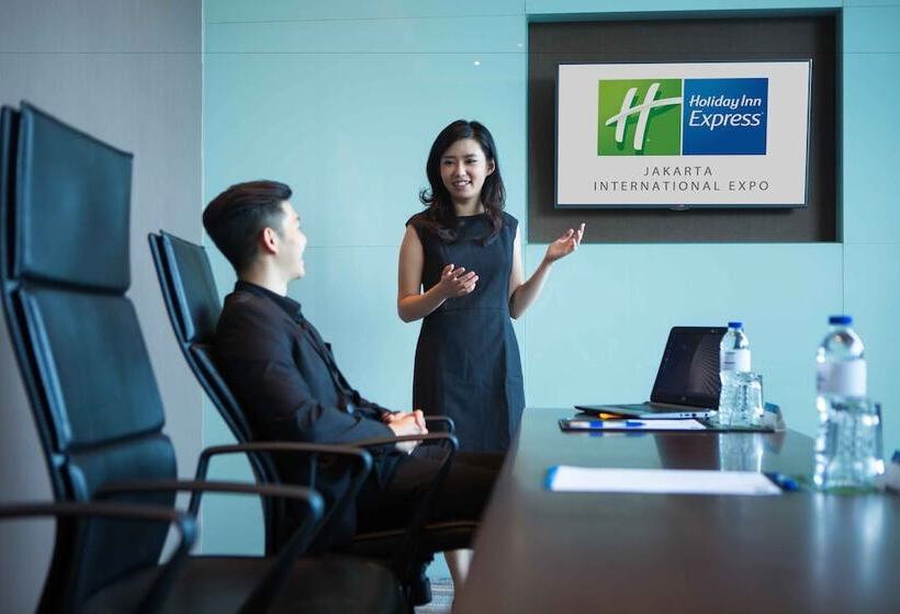 هتل Holiday Inn Express Jakarta International Expo, An Ihg