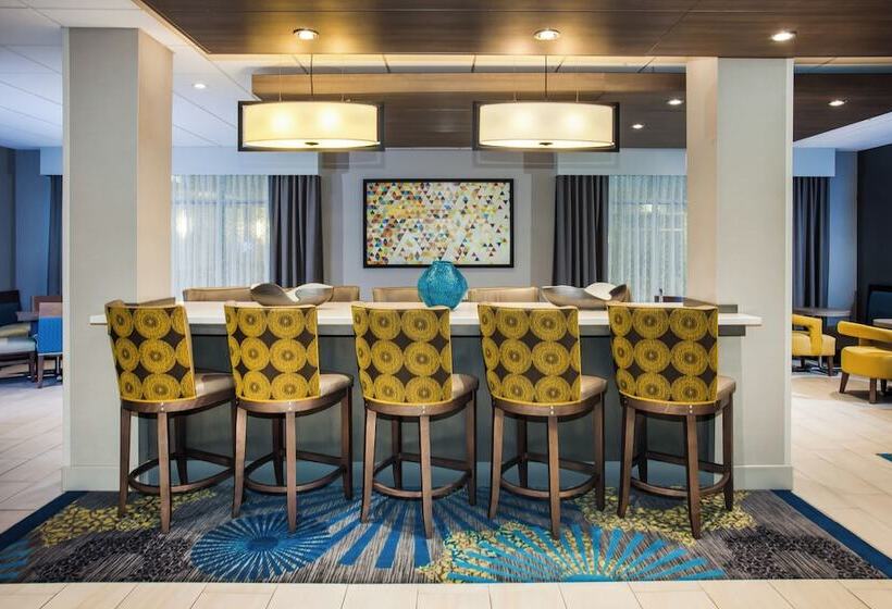 Отель Holiday Inn Express & Suites Litchfield, An Ihg