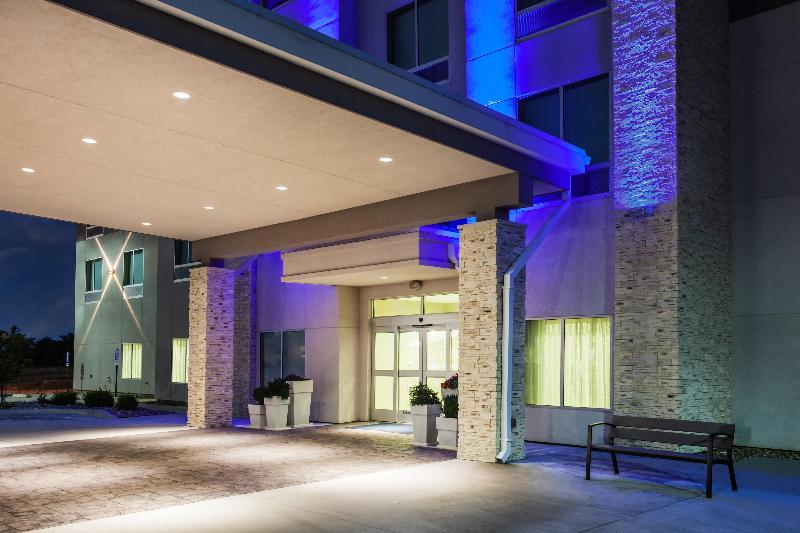 Отель Holiday Inn Express & Suites Litchfield, An Ihg