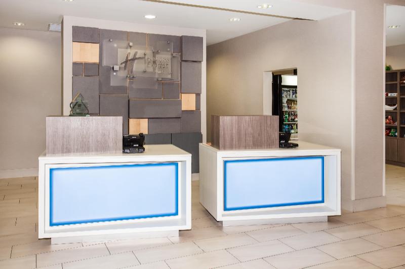 Отель Holiday Inn Express & Suites Litchfield, An Ihg