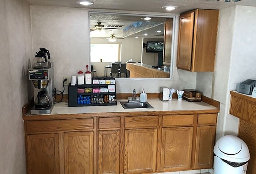 فندق على الطريق Rodeway Inn