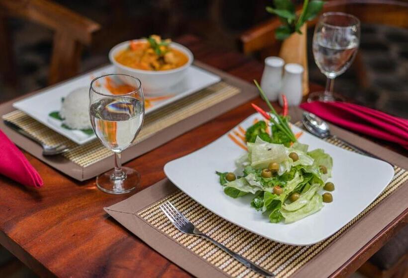 پانسیون Five Rose Siem Reap Hostel