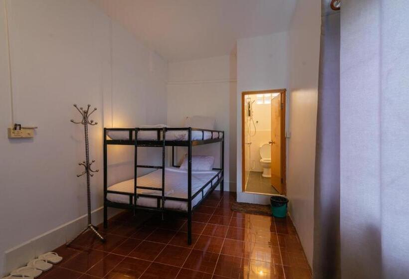 پانسیون Five Rose Siem Reap Hostel