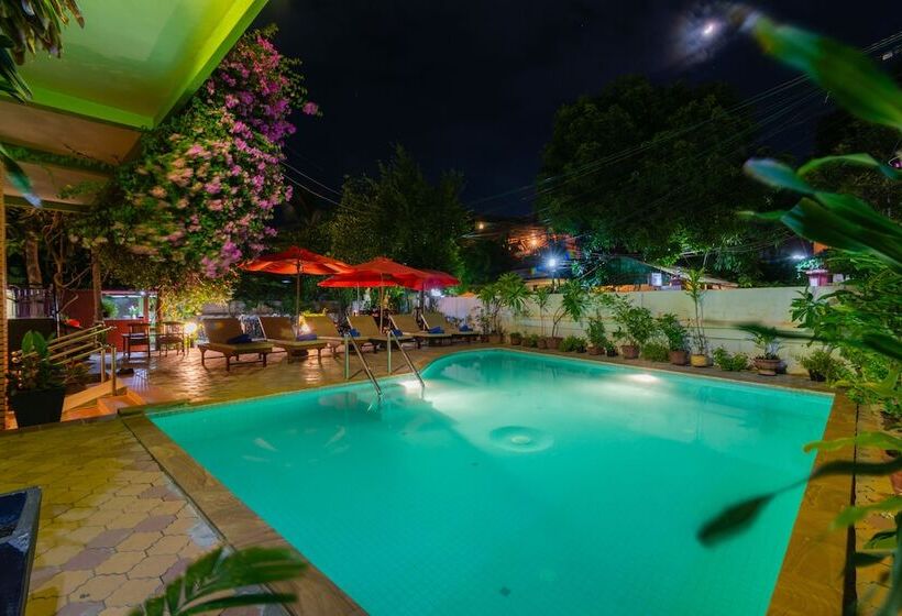 پانسیون Five Rose Siem Reap Hostel