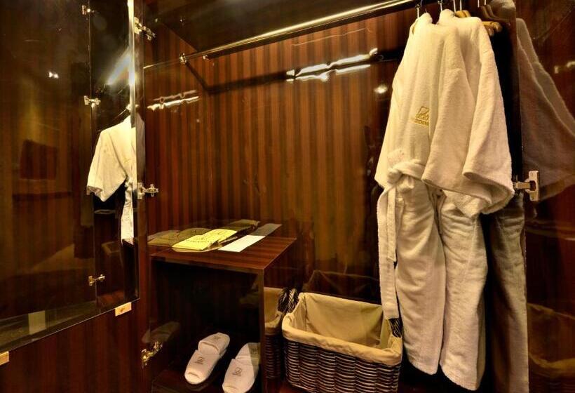 هتل Amaroossa Grande Bekasi