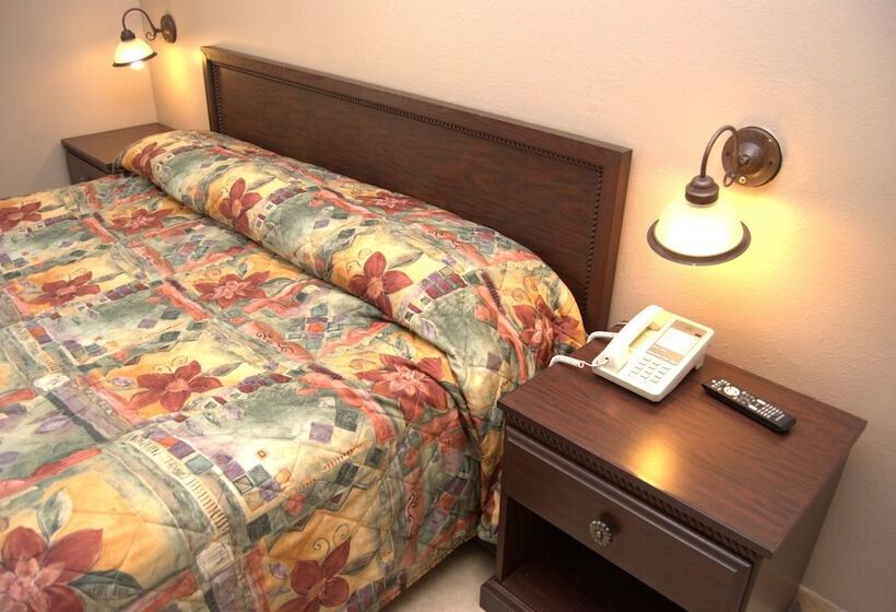Отель Commodore Resort