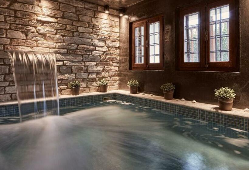 Отель Dryades And Spa