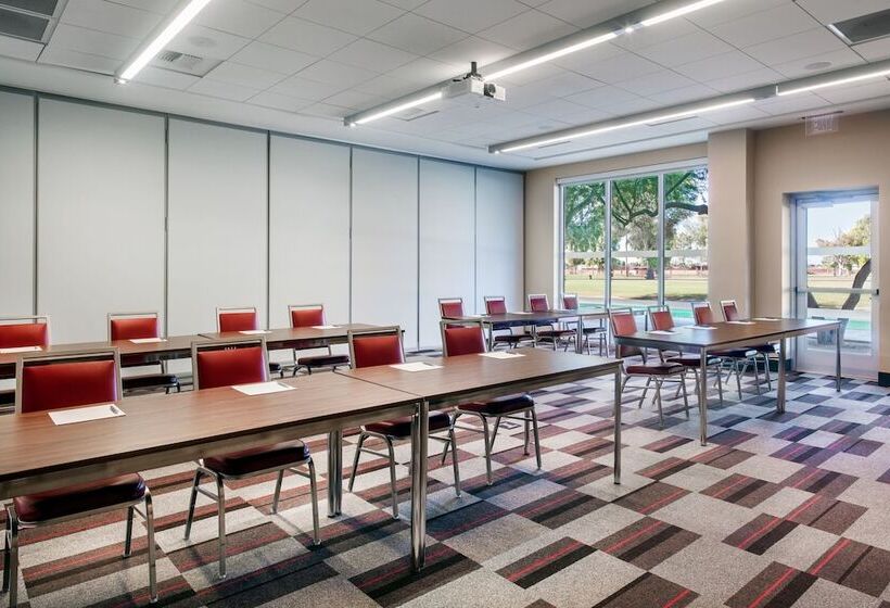 هتل Four Points By Sheraton At Phoenix Mesa Gateway Airport