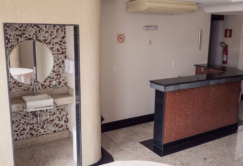 בית מלון כפרי Ibituruna Center