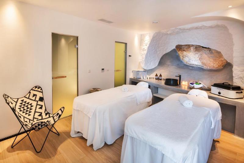 هتل Skyfall Suites  Adults Only