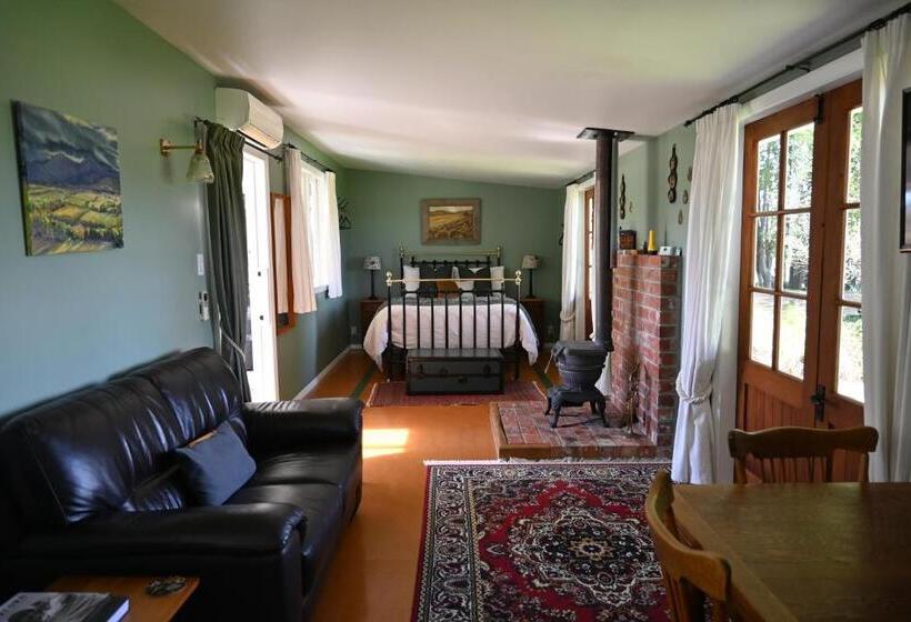 هتل St Leonards Vineyard Cottages