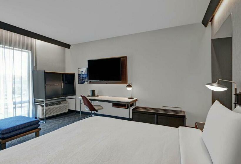 Отель Courtyard By Marriott Hamilton
