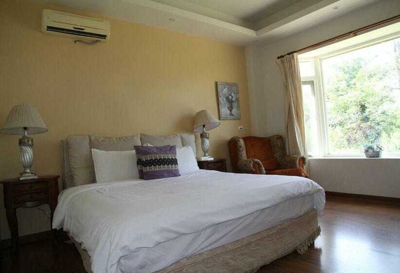 تختخواب و صبحانه Champs Elysees Guesthouse