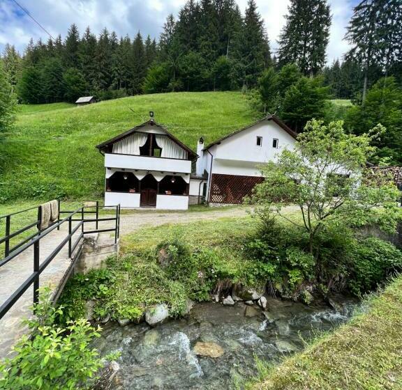 پانسیون Căsuța De Lângă Pădure