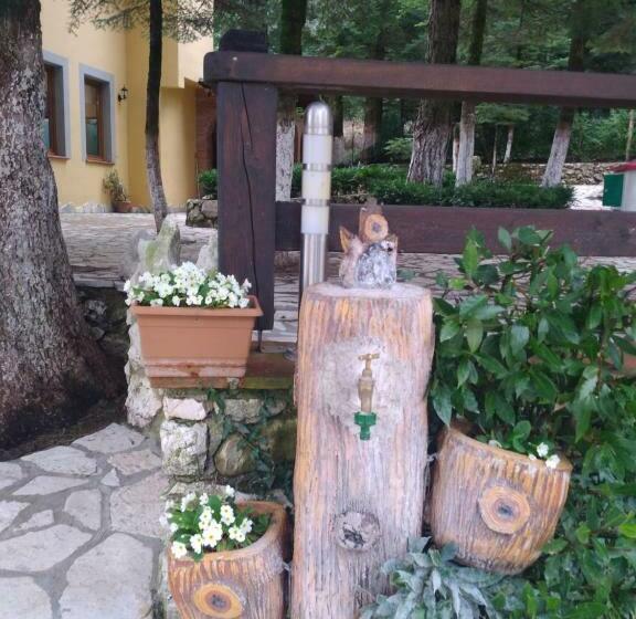 ペンション Guesthouse Alberti Llogara
