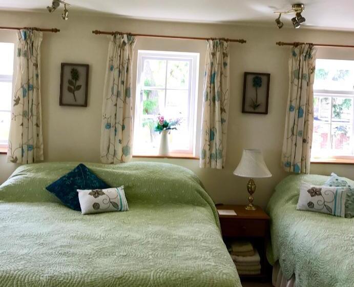 مبيت وإفطار High Mead