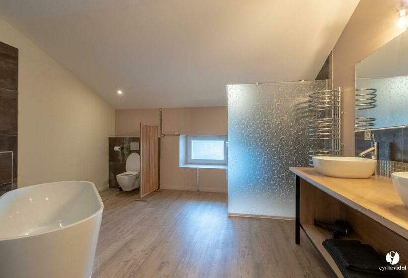 مبيت وإفطار Othil