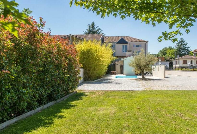 مبيت وإفطار Othil