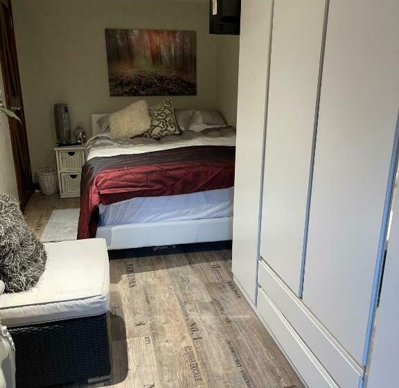 مبيت وإفطار South Lodge House