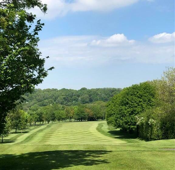 فندق على الطريق Tall Pines Lodges