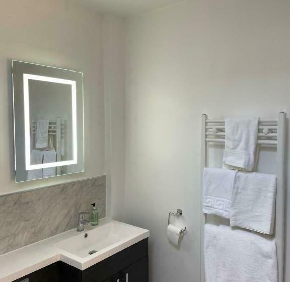 فندق على الطريق Tall Pines Lodges