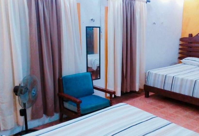 بنسيون Hostal Villa Mercedes