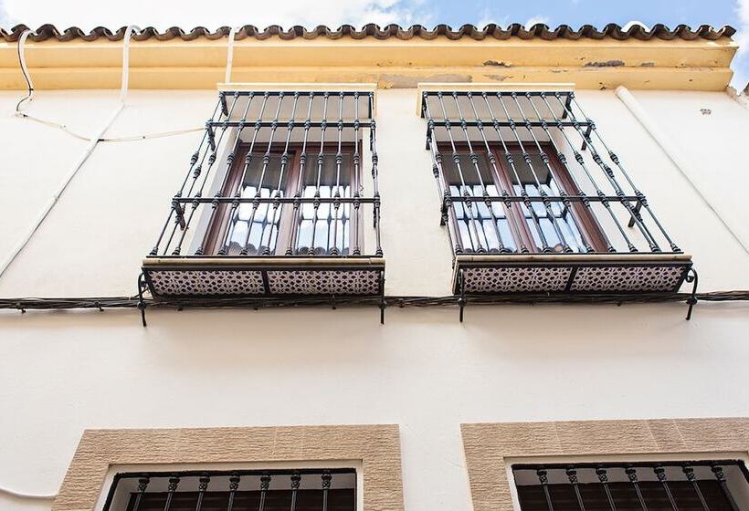 مسافرخانه La Casa De Los Faroles