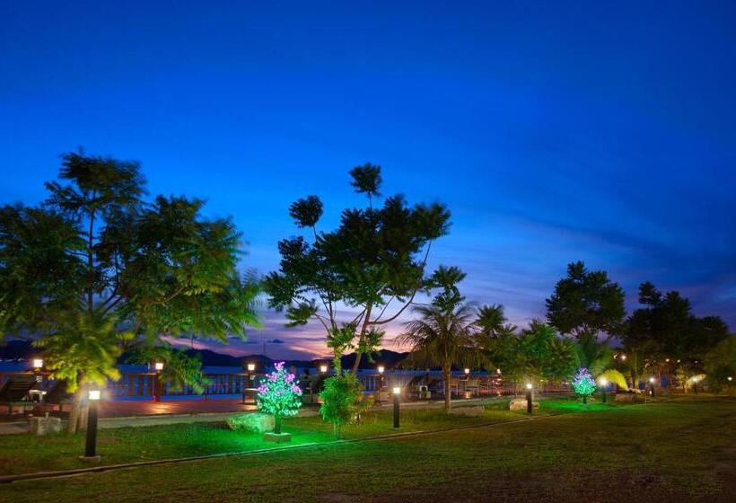 هتل De Baron Resort