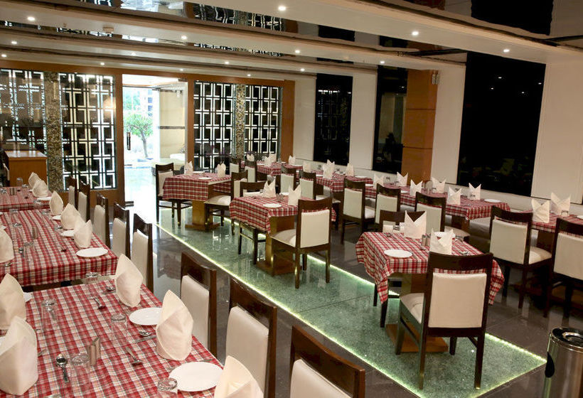 Hotelli Light House Agra By Park Tree